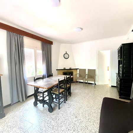 Montserrat II L' Escala 外观 照片